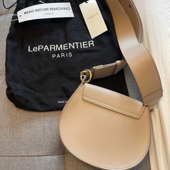 Le Parmentier Paris Yucca Suede and leather bag 
Color: Nude - Picture 3 of 6